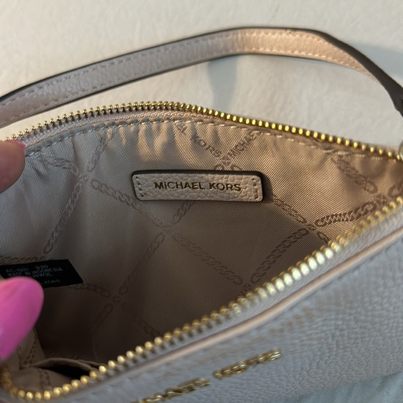 Michael Kors wristlet - Picture 4 of 5
